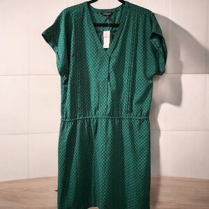 Banana Republic Green V Neck Dress with Pockets